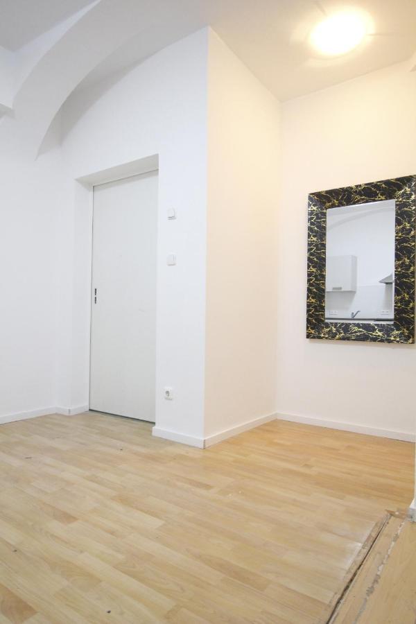 Comfort Triple Room Th Vienna Exterior photo
