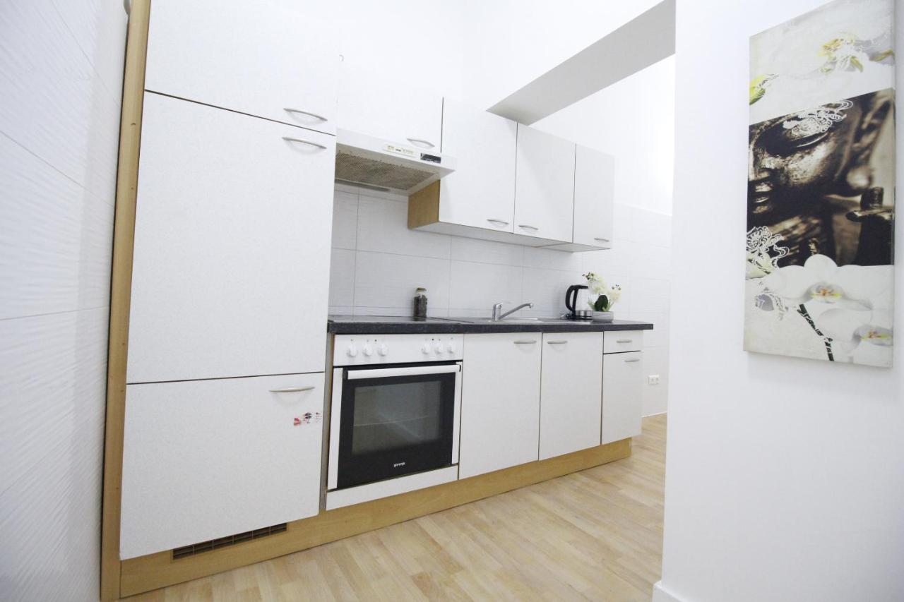 Comfort Triple Room Th Vienna Exterior photo